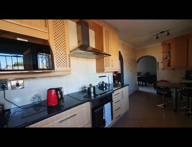 4 BEDROOM FREEHOLD FOR SALE IN BRACKENDOWNS